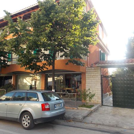 Elvin Apartments Sarande Bagian luar foto